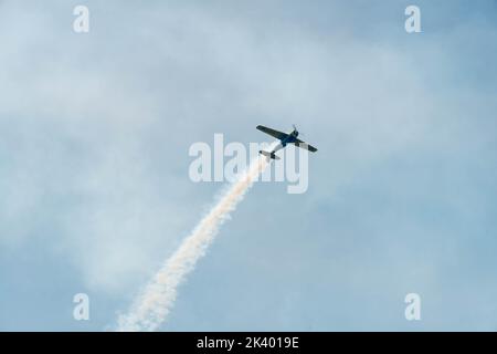 Propeller plane performing stunts for the public view Stock Photo