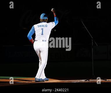 Nippon-Ham Fighters manager Tsuyoshi Shinjo and players take part