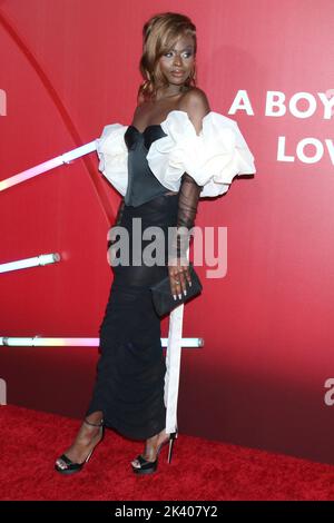 September 28, 2022, Los Angeles, CA, USA: LOS ANGELES - SEP 28:  Symone at the Bros Premiere at Regal LA Live on September 28, 2022 in Los Angeles, CA (Credit Image: © Kay Blake/ZUMA Press Wire) Stock Photo