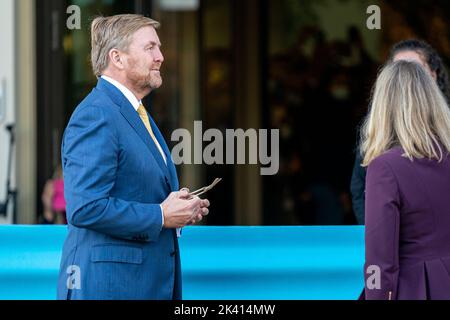 Nijmegen, Netherlands. 29th Sep, 2022. NIJMEGEN, NETHERLANDS - SEPTEMBER 29: Dutch King Willem-Alexander opens and visits the new main building of the Radboud University Hospital on September 29, 2022 in Nijmegen, Netherlands (Photo by John Beckmann/Orange Pictures) Credit: Orange Pics BV/Alamy Live News Stock Photo