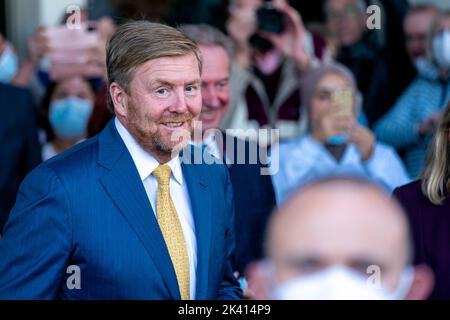 Nijmegen, Netherlands. 29th Sep, 2022. NIJMEGEN, NETHERLANDS - SEPTEMBER 29: Dutch King Willem-Alexander opens and visits the new main building of the Radboud University Hospital on September 29, 2022 in Nijmegen, Netherlands (Photo by John Beckmann/Orange Pictures) Credit: Orange Pics BV/Alamy Live News Stock Photo