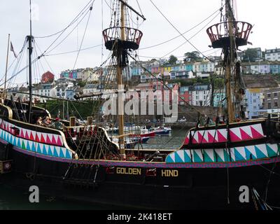 Golden Hind in Brixham Harbour one of two full sized replicas in world of 16th century explorer and privateer Sir Francis Drake's famous ship Devon En Stock Photo