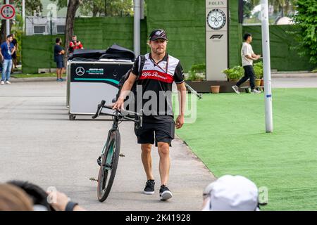 Marina Bay, Singapore. 28th Sep, 2022. Valtteri Bottas, from Finland competes for Alfa Romeo Racing. The build up, round 17 of the 2022 Formula 1 championship. Credit: Michael Potts/Alamy Live News Stock Photo