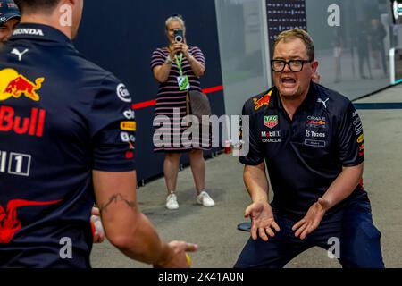 Marina Bay, Singapore, 29th Sep 2022, Alan Carr attending the build up, round 17 of the 2022 Formula 1 championship. Credit: Michael Potts/Alamy Live News Stock Photo