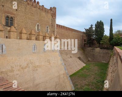 Battlement of the Palace of the Kings of Majorca in Perpignan Stock ...