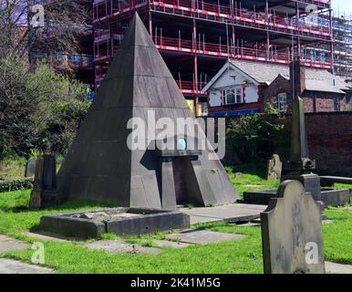 William MacKenzie's Pyramid Tomb Rodney Street Liverpool, Merseyside, England, UK, L1 2TQ Stock Photo