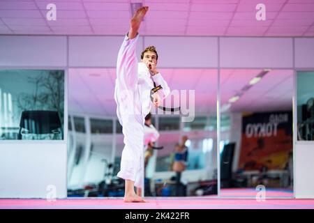 Stuttgart, Germany. 29th Sep, 2022. Taekwondo world champion Alexander Bachmann training in a training hall. Credit: Tom Weller/dpa/Alamy Live News Stock Photo