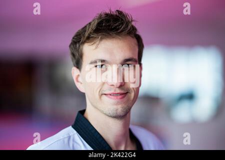 Stuttgart, Germany. 29th Sep, 2022. Taekwondo world champion Alexander Bachmann training in a training hall. Credit: Tom Weller/dpa/Alamy Live News Stock Photo