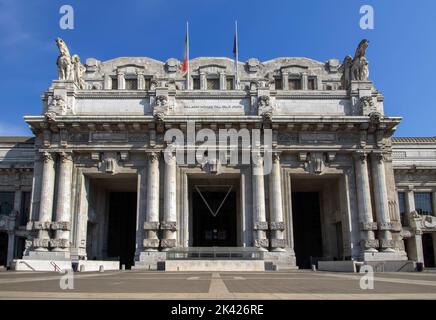 The entrance to Milano Centrale, the main railway station in Milan, Italy Stock Photo