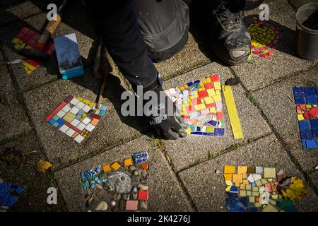 2022-09-29 13:21:36 AMSTERDAM - Hard work is being done on the restoration of the tile mosaics on the monument in the Bijlmer. On October 4, it will be thirty years since the Bijlmer disaster took place. In the air disaster, a cargo plane of the airline El Al crashed on two flats in the Amsterdam Bijlmer. 43 people were killed, including the crew of the Boeing 747. ANP PHIL NIJHUIS netherlands out - belgium out Stock Photo