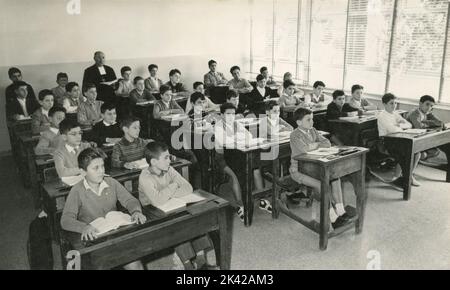 S. Leone Magno class photo in the classroom with pupils sitting at their desks, Rome, Italy 1956 Stock Photo