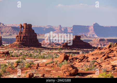 Rock formations in the Land of Standing Rocks in the Maze District of Canyonlands NP, Utah with Candlestick Tower & the Island in the Sky District beh Stock Photo