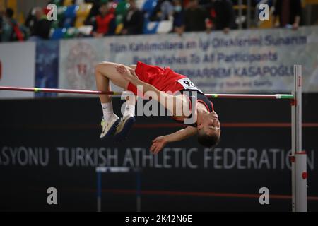 ISTANBUL, TURKEY - FEBRUARY 26, 2022: Undefined athlete high jumping during Turkish Indoor Athletics Championships in Atakoy Athletics Arena Stock Photo