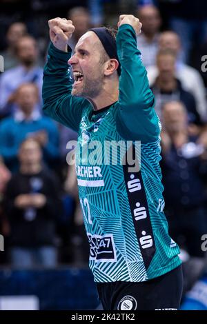 Stuttgart, Germany. 29th Sep, 2022. Handball: Bundesliga, TVB Stuttgart - TBV Lemgo Lippe, Matchday 6, Porsche Arena. Stuttgart's Silvio Heinevetter cheers. Credit: Tom Weller/dpa/Alamy Live News Stock Photo