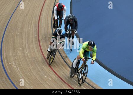 Quincy ALEXANDER of Trinidad & Tobago, Ridwan SAHROM of Malaysia, David Beckham ELKATOHCHOONGO of India & Matthew RICHARDSON of Australia in the Men's Keirin cycling at the 2022 Commonwealth games in the Velodrome, Queen Elizabeth Olympic Park, London. Stock Photo