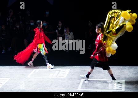 SHANGHAI, CHINA - SEPTEMBER 29, 2022 - Niu Yu, a Wenchuan earthquake survivor, walks with a mechanical leg as she completes the Pony brand runway show Stock Photo