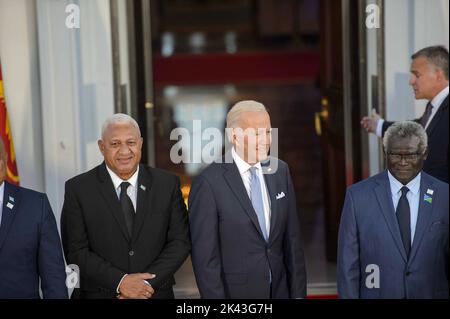 Washington, United States. 29th Sep, 2022. (L-R) Prime Minister of the Republic of Fiji Josaia Voreqe Bainimarama, President of the United States Joe Biden and Prime Minister of the Solomon Islands Manasseh Sogavare pose for a group photograph before dinner at the White House in Washington, DC on Thursday, September 29, 2022. Photo by Bonnie Cash/UPI Credit: UPI/Alamy Live News Stock Photo