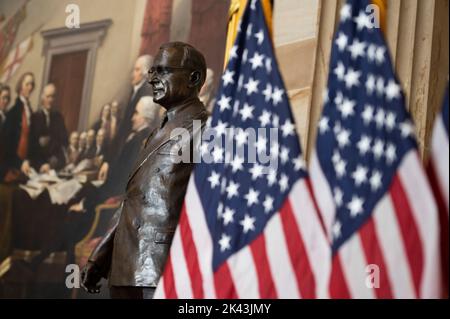 Washington, Vereinigte Staaten. 29th Sep, 2022. The statue of former United States President Harry Truman after it was unveiled in the Rotunda of the US Capitol in Washington, DC, Thursday, Sept. 29, 2022. Credit: Cliff Owen/CNP/dpa/Alamy Live News Stock Photo