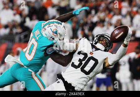 Cincinnati Bengals safety Jessie Bates III (30) lines up for the play  during an NFL football game against the Atlanta Falcons, Sunday, Oct. 23,  2022, in Cincinnati. (AP Photo/Emilee Chinn Stock Photo - Alamy