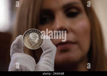 The Royal Mint unveils coin effigy of His Majesty King Charles III, designed by Martin Jennings. The KingÕs portrait will first appear on a £5 and a 50p commemorating the life and legacy of Her Late Majesty Queen Elizabeth II. 29th September 2022. Worshipful Company of Cutlers Hall, London. Credit: Jeff Gilbert/Alamy Live News Stock Photo