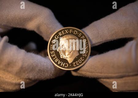 The Royal Mint unveils coin effigy of His Majesty King Charles III, designed by Martin Jennings. The King's portrait will first appear on a £5 and a 50p commemorating the life and legacy of Her Late Majesty Queen Elizabeth II. 29th September 2022. Worshipful Company of Cutlers Hall, London. Credit: Jeff Gilbert/Alamy Live News Stock Photo