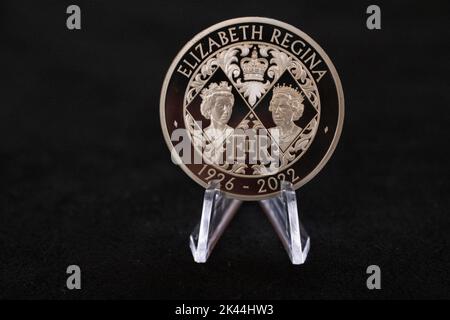 The Royal Mint unveils coin effigy of His Majesty King Charles III, designed by Martin Jennings. The King's portrait will first appear on a £5 and a 50p commemorating the life and legacy of Her Late Majesty Queen Elizabeth II. 29th September 2022. Worshipful Company of Cutlers Hall, London. Credit: Jeff Gilbert/Alamy Live News Stock Photo