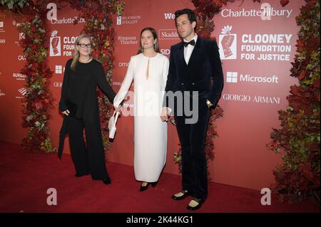 New York, USA. 06th Apr, 2022. (L-R) Mark Ronson and Grace Gummer attend  the Clive Davis 90th Birthday Celebration at Casa Cipriani in New York, NY,  April 6, 2022. (Photo by Anthony