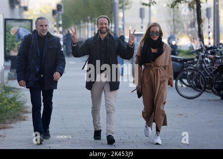 2022-09-30 09:08:56 ROTTERDAM - Willem Engel and his girlfriend arrive at the court in Rotterdam. The foreman of Virus Truth is suspected of posting a series of incendiary corona-related messages on social media. ANP BAS CZERWINSKI netherlands out - belgium out Stock Photo