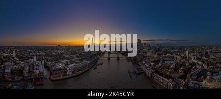 Aerial view of Tower Bridge and London City at night, London, United Kingdom. 30th Sep, 2022. (Photo by Arron Gent/News Images) in London, United Kingdom on 9/29/2022. (Photo by Arron Gent/News Images/Sipa USA) Credit: Sipa USA/Alamy Live News Stock Photo