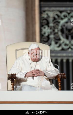 Pope Francis prays as he leads an audience with Lutheran pilgrims, in ...