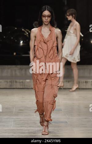 Sora Choi Walks the Runway at the Versace Show during Milan Fashion Week  Spring/Summer 2018 Editorial Stock Photo - Image of milan, walking:  133066323