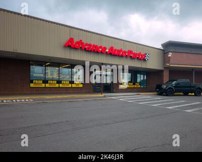 New Hartford, New York - Sep 6, 2022: Dusk View of Advance Auto Parts Store, a Retail Supplier of Aftermarket Auto Parts and Accessories, with about 5 Stock Photo