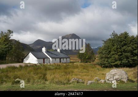 Black rock cottage Ladies Scottish climbing club Stock Photo