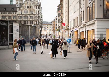 Munich, Germany. 30th Sep, 2022. Many people are shopping or strolling in the Munich pedestrian zone on September 30, 2022. (Photo by Alexander Pohl/Sipa USA) Credit: Sipa USA/Alamy Live News Stock Photo