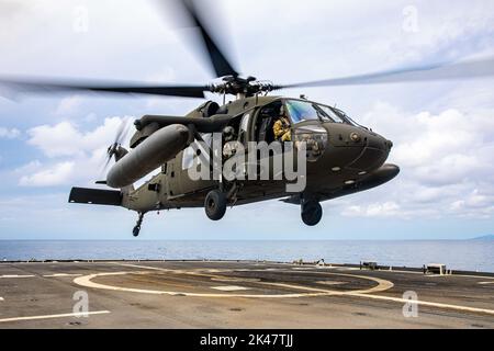 Sea of Japan (Sept. 28, 2022) U.S. Army UH-60 Black Hawk assigned to the 2nd Combat Aviation Brigade conducts flight deck operations aboard Ticonderoga-class guided-missile cruiser USS Chancellorsville (CG 62) in the Sea of Japan on Sept. 28, 2022. Chancellorsville is forward-deployed to the U.S. 7th Fleet in support of security and stability in the Indo-Pacific and is assigned to Commander, Task Force 70, a combat-ready force that protects and defends the collective maritime interest of its allies and partners in the region. (U.S. Navy photo by Mass Communication Specialist 2nd Class Justin S Stock Photo