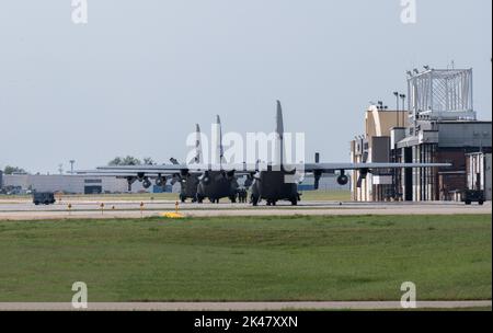 A line of three C-130H Hercules aircraft lined up on the ramp for the Minnesota Air National Guard Stock Photo