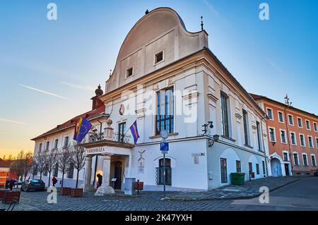 SZENTENDRE, HUNGARY - FEB 24, 2022: The Varoshaz Square with vintage building of Town Hall, on Feb 24 in Szentendre Stock Photo