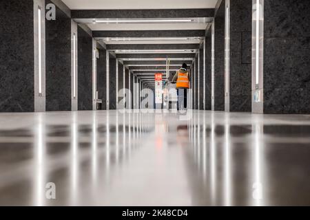 Berlin, Germany. 01st Oct, 2022. A cleaner pushes her cart through the Museum Island subway station. Credit: Christoph Soeder/dpa/Alamy Live News Stock Photo