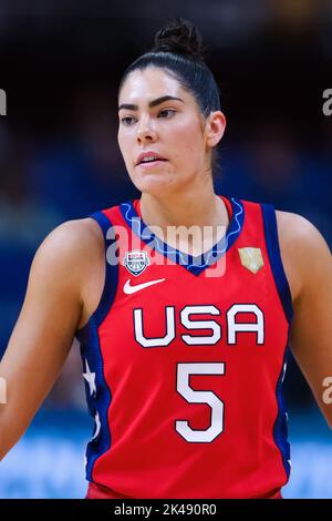 Sydney, Australia, 1 October, 2022. Kelsey Plum of USA drives to the