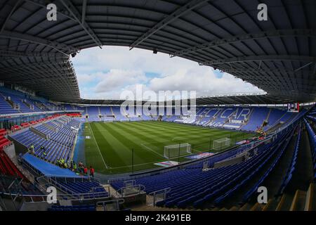 during the Sky Bet Championship match Reading vs Huddersfield Town at Select Car Leasing Stadium, Reading, United Kingdom, 1st October 2022  (Photo by Arron Gent/News Images) Stock Photo