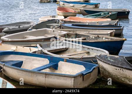 Lots of dinghy tenders tied up on the shore at Dell Quay in Chichester Harbour, UK Stock Photo