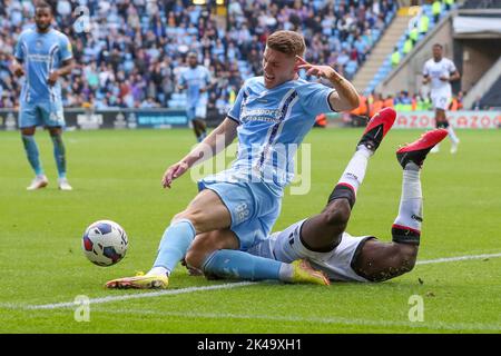 Coventry, UK. 1st October 2022Coventry City's Viktor Gyökeres brings down Middlesbrough's Anfernee Dijksteel during the second half of the Sky Bet Championship match between Coventry City and Middlesbrough at the Coventry Building Society Arena, Coventry on Saturday 1st October 2022. (Credit: John Cripps | MI News) Credit: MI News & Sport /Alamy Live News Stock Photo