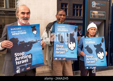 Oxford, UK. 1st October 2022. Day of Action against Barclays. Protesting outside Barclays Bank in Cornmarket Street, Oxford. Protesters demanding the bank stop investing in arms companies supplying Israel with weapons and military technology used against Palestinians. Called by the Palestine Solidarity Campaign, Campaign Against Arms Trade, and War on Want. Credit: Stephen Bell/Alamy Live News Stock Photo