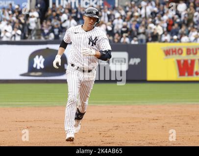 New York Yankees' Kyle Higashioka tosses his bat aside after a hit against  the Seattle Mariners in a baseball game Wednesday, May 31, 2023, in  Seattle. (AP Photo/Lindsey Wasson Stock Photo - Alamy