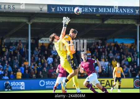 Cambridge, UK. 1st October 2022Goalkeeper Joe Wildsmith ( Derby) challenges Sam Smith (10 Cambridge United) during the Sky Bet League 1 match between Cambridge United and Derby County at the R Costings Abbey Stadium, Cambridge on Saturday 1st October 2022. (Credit: Kevin Hodgson | MI News) Credit: MI News & Sport /Alamy Live News