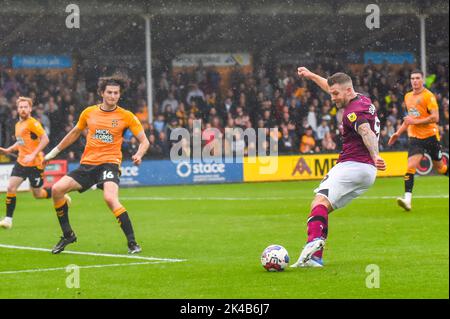 Cambridge, UK. 1st October 2022James Collins (9 Derby) shoots and scores his second goal during during the Sky Bet League 1 match between Cambridge United and Derby County at the R Costings Abbey Stadium, Cambridge on Saturday 1st October 2022. (Credit: Kevin Hodgson | MI News) Credit: MI News & Sport /Alamy Live News