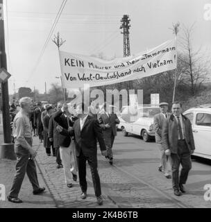 Crossed the industrial landscape of the Ruhr area and was marked by the active participation of the US icon Joan Baez. 1966, here in the Ruhr area Stock Photo