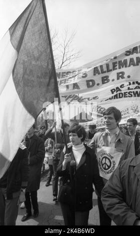 Crossed the industrial landscape of the Ruhr area and was marked by the active participation of the US icon Joan Baez. 1966, here in the Ruhr area Stock Photo