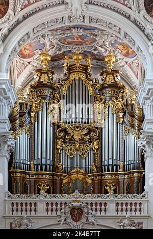 Main organ with 126 stops, part of the largest organ system in Europe, St. Stephen's Cathedral, Baroque, built from 1668-1693, Episcopal Church Stock Photo
