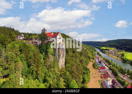 Prunn Castle, hilltop castle, first mentioned in 1037, stands on steep limestone cliff, Main-Danube Canal, Schlossprunn, district of Riedenburg town Stock Photo